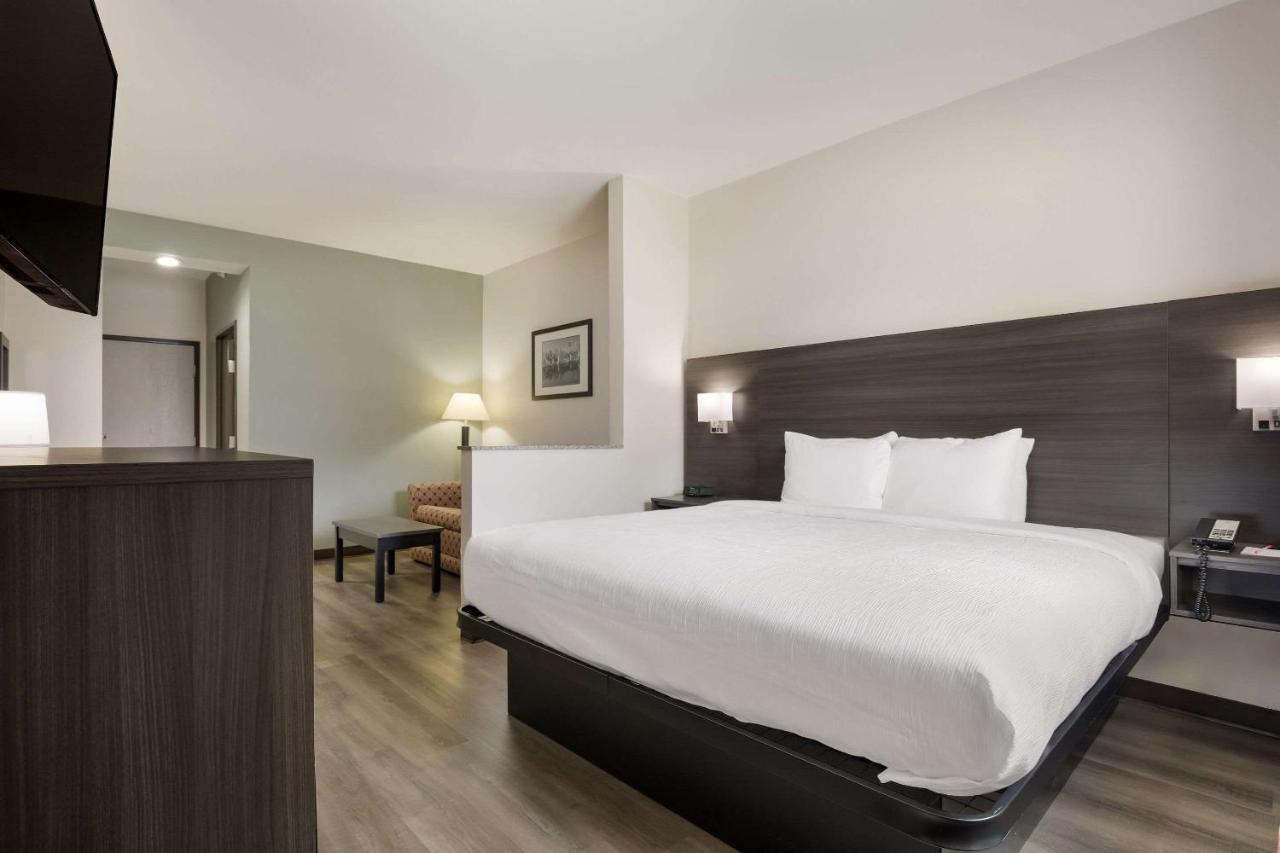 Quality Suites I-44 Tulsa Zewnętrze zdjęcie