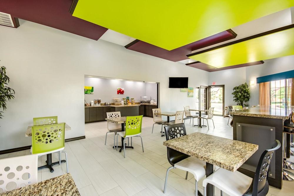 Quality Suites I-44 Tulsa Zewnętrze zdjęcie